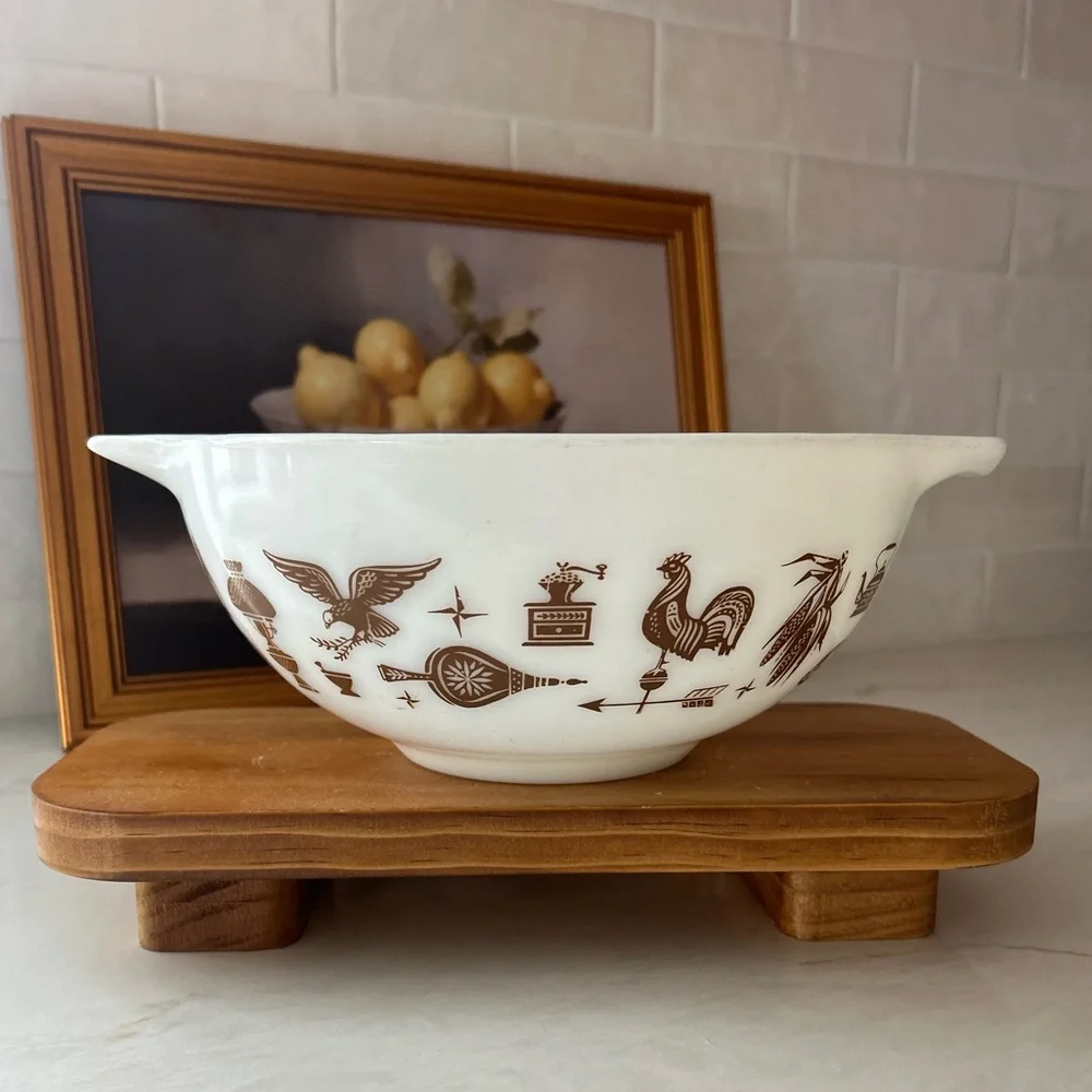 Vintage Pyrex 443 Early American Cinderella Mixing Bowl 2.5 Qt Brown Milk Glass